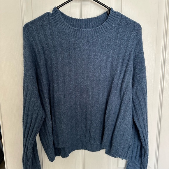 American Eagle Blue lightweight sweater - Picture 1 of 3